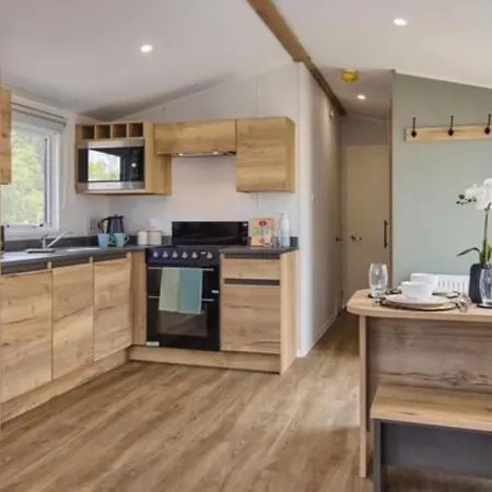 New Caravan, Isle Of White Sea View & Decking Thorness Bay Park Porchfield  Exterior photo