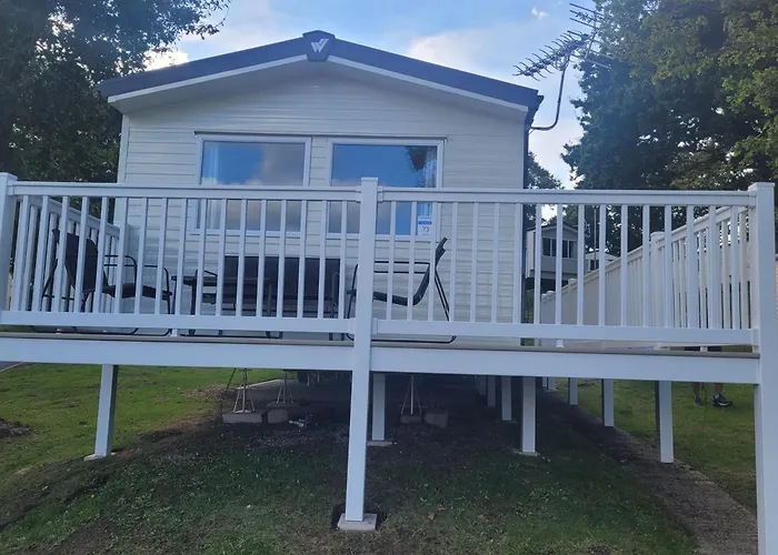 New Caravan, Isle Of White Sea View & Decking Thorness Bay Park